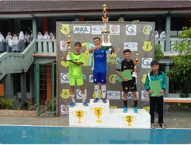 SMPN 5 Cibeber Ukir Prestasi Gemilang, Boyong Dua Tropi Futsal Putra dan Putri dari Sukabumi